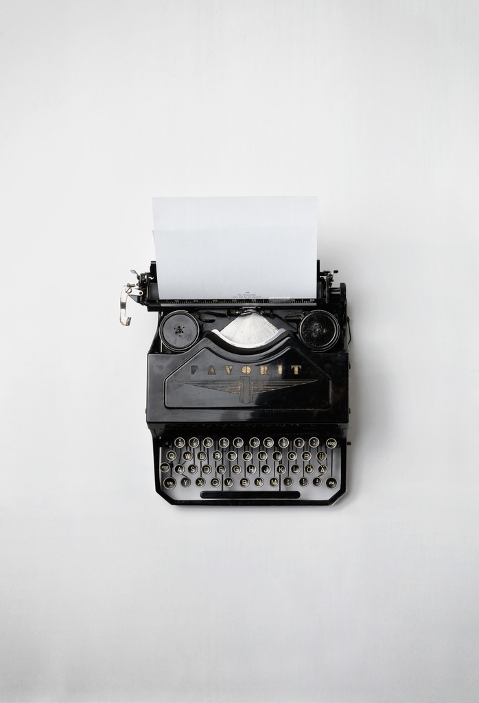 vintage-typewriter-machine-paper-product-mechanical-99179-pxhere.com